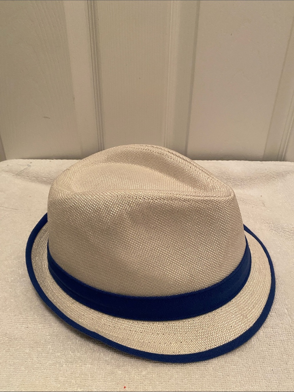 Stacy Adams Cream Fedora with Royal Blue Trim…size XL